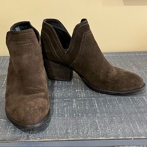 Steve Madden Aliee Olive Suede Ankle Boots